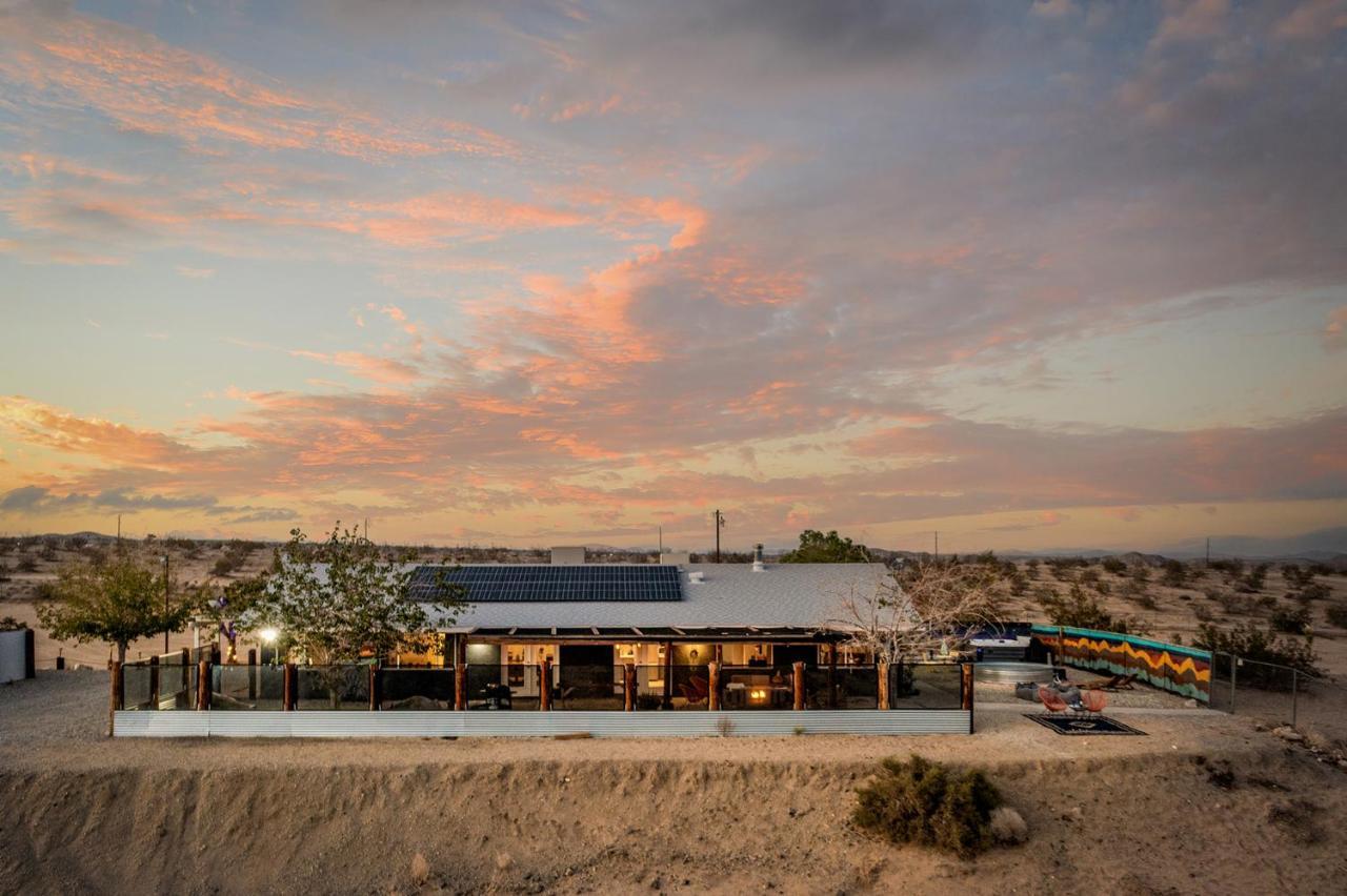 Sapphire Haven + Casita! Pool + Spa + Movie Theatre + 10 Min To Monument! Joshua Tree Exteriér fotografie