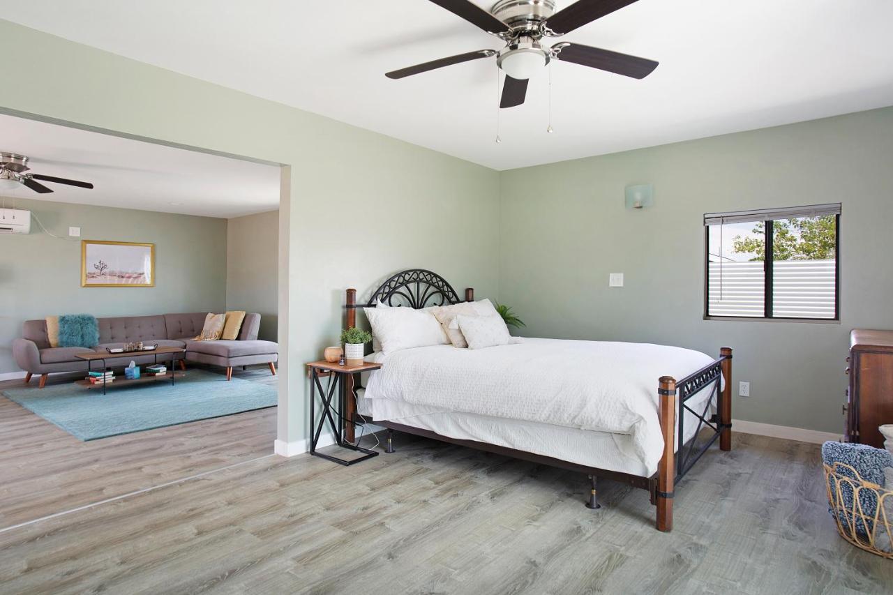 Sapphire Haven + Casita! Pool + Spa + Movie Theatre + 10 Min To Monument! Joshua Tree Exteriér fotografie