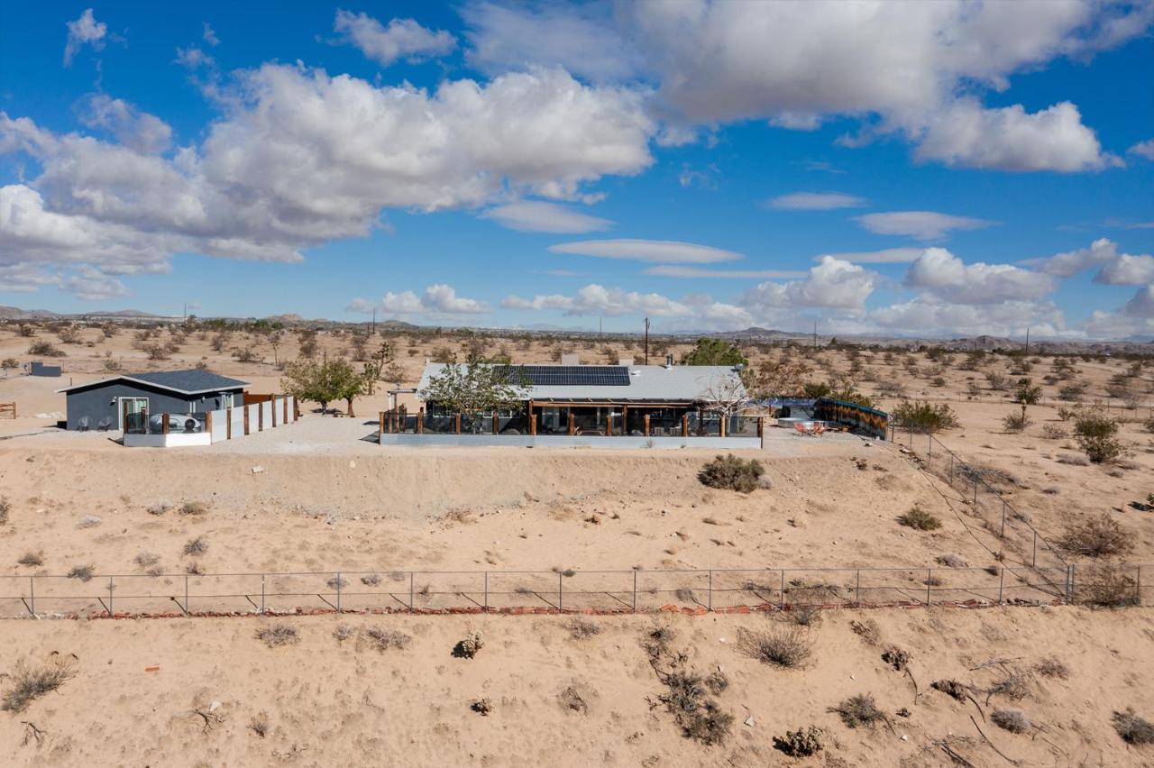 Sapphire Haven + Casita! Pool + Spa + Movie Theatre + 10 Min To Monument! Joshua Tree Exteriér fotografie