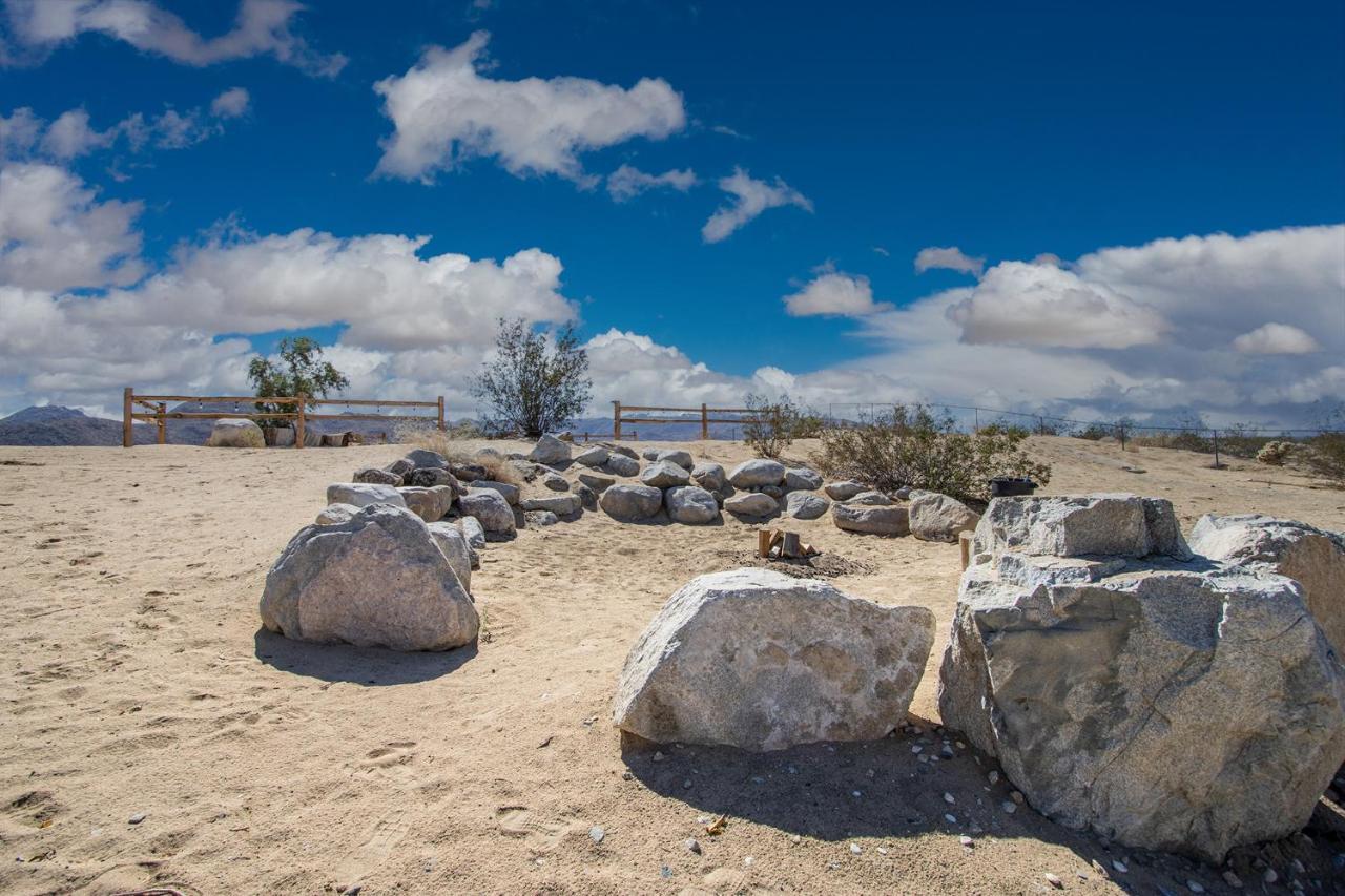 Sapphire Haven + Casita! Pool + Spa + Movie Theatre + 10 Min To Monument! Joshua Tree Exteriér fotografie