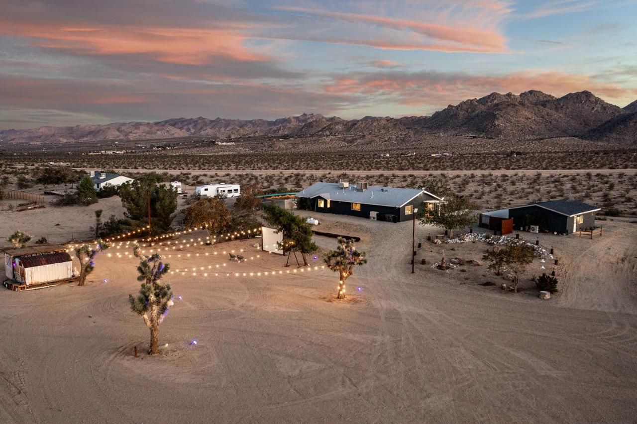 Sapphire Haven + Casita! Pool + Spa + Movie Theatre + 10 Min To Monument! Joshua Tree Exteriér fotografie