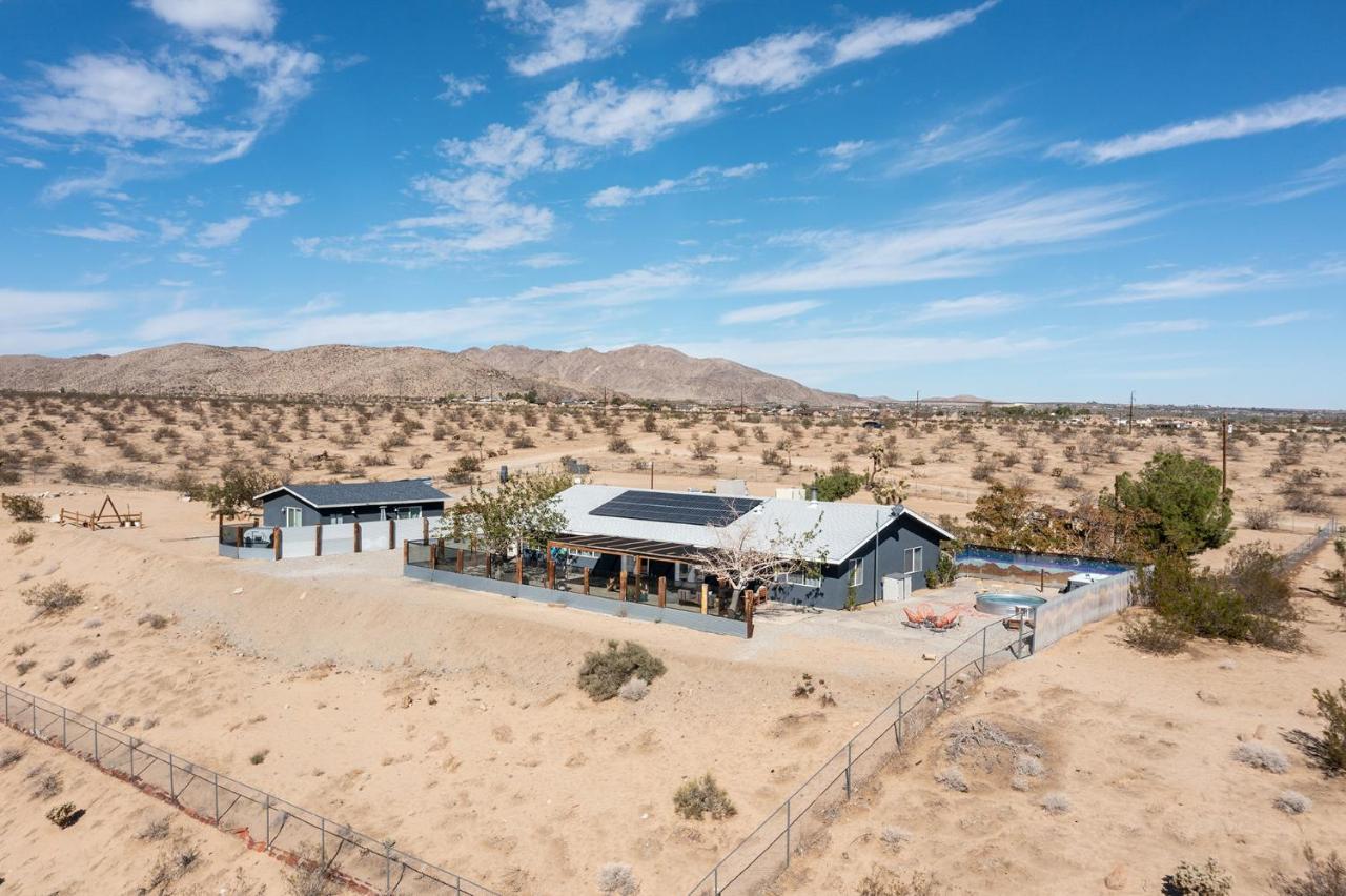 Sapphire Haven + Casita! Pool + Spa + Movie Theatre + 10 Min To Monument! Joshua Tree Exteriér fotografie