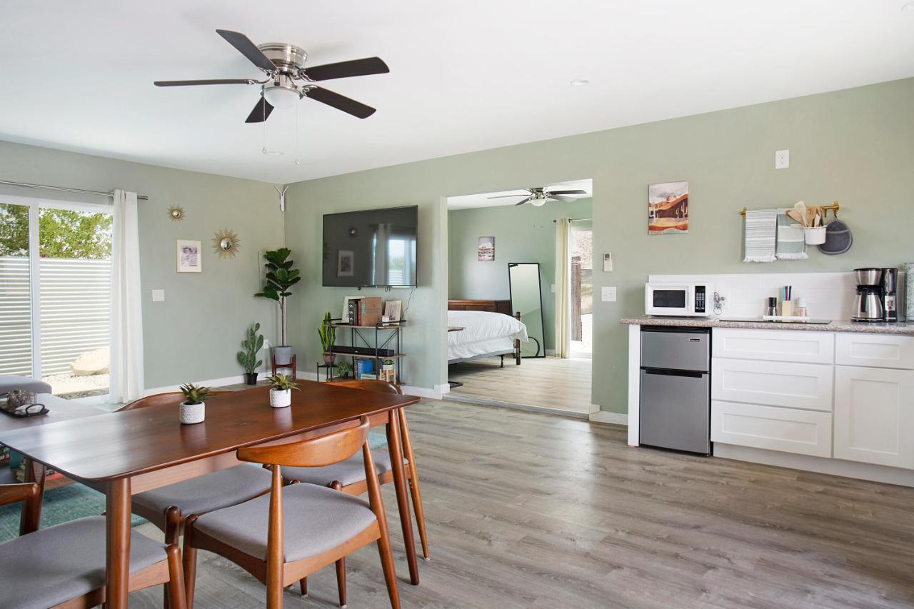Sapphire Haven + Casita! Pool + Spa + Movie Theatre + 10 Min To Monument! Joshua Tree Exteriér fotografie