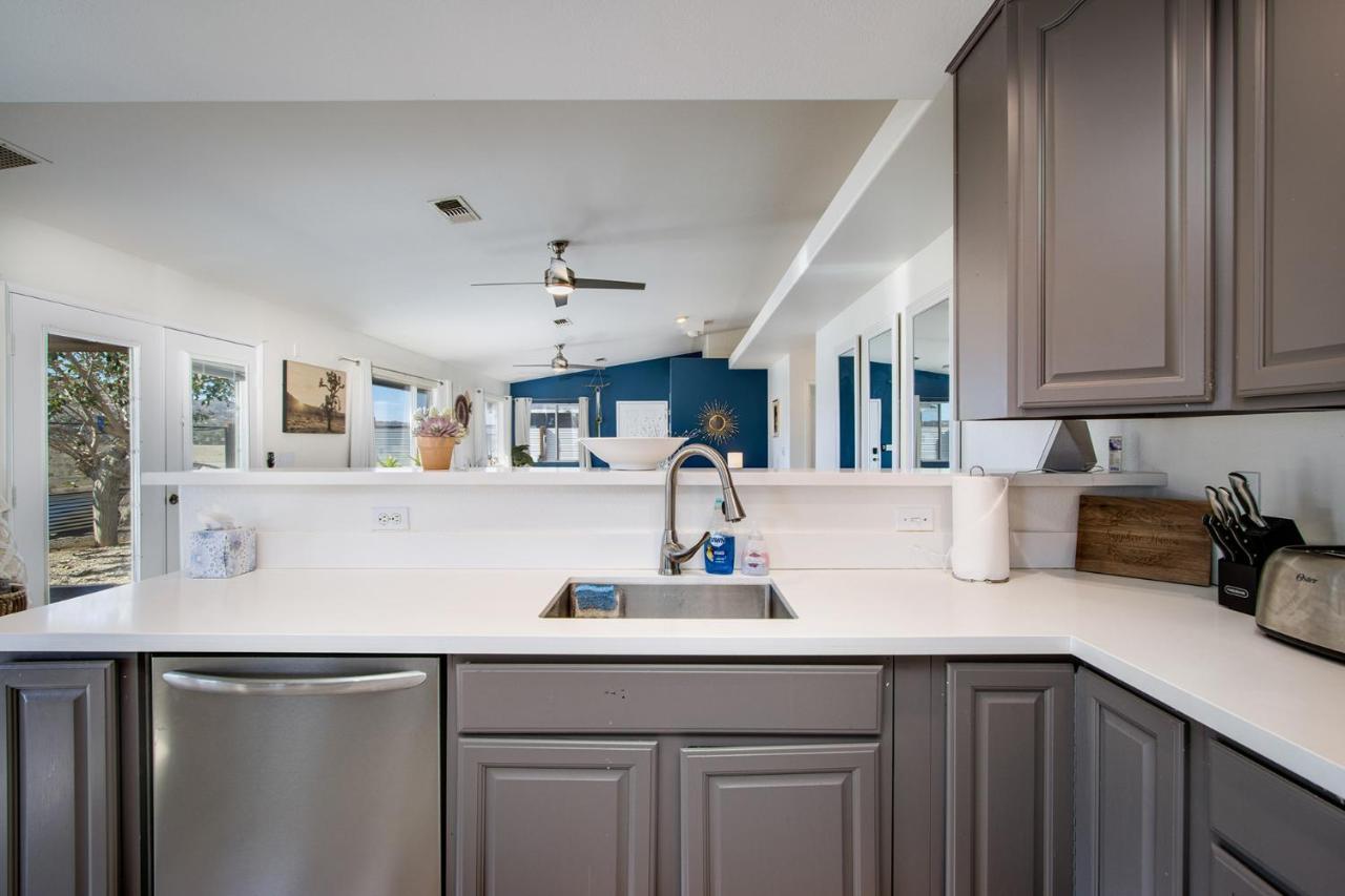 Sapphire Haven + Casita! Pool + Spa + Movie Theatre + 10 Min To Monument! Joshua Tree Exteriér fotografie