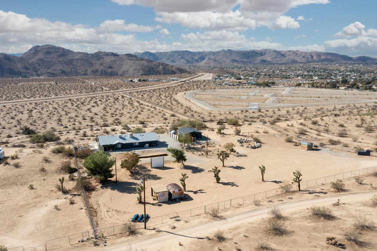 Sapphire Haven + Casita! Pool + Spa + Movie Theatre + 10 Min To Monument! Joshua Tree Exteriér fotografie