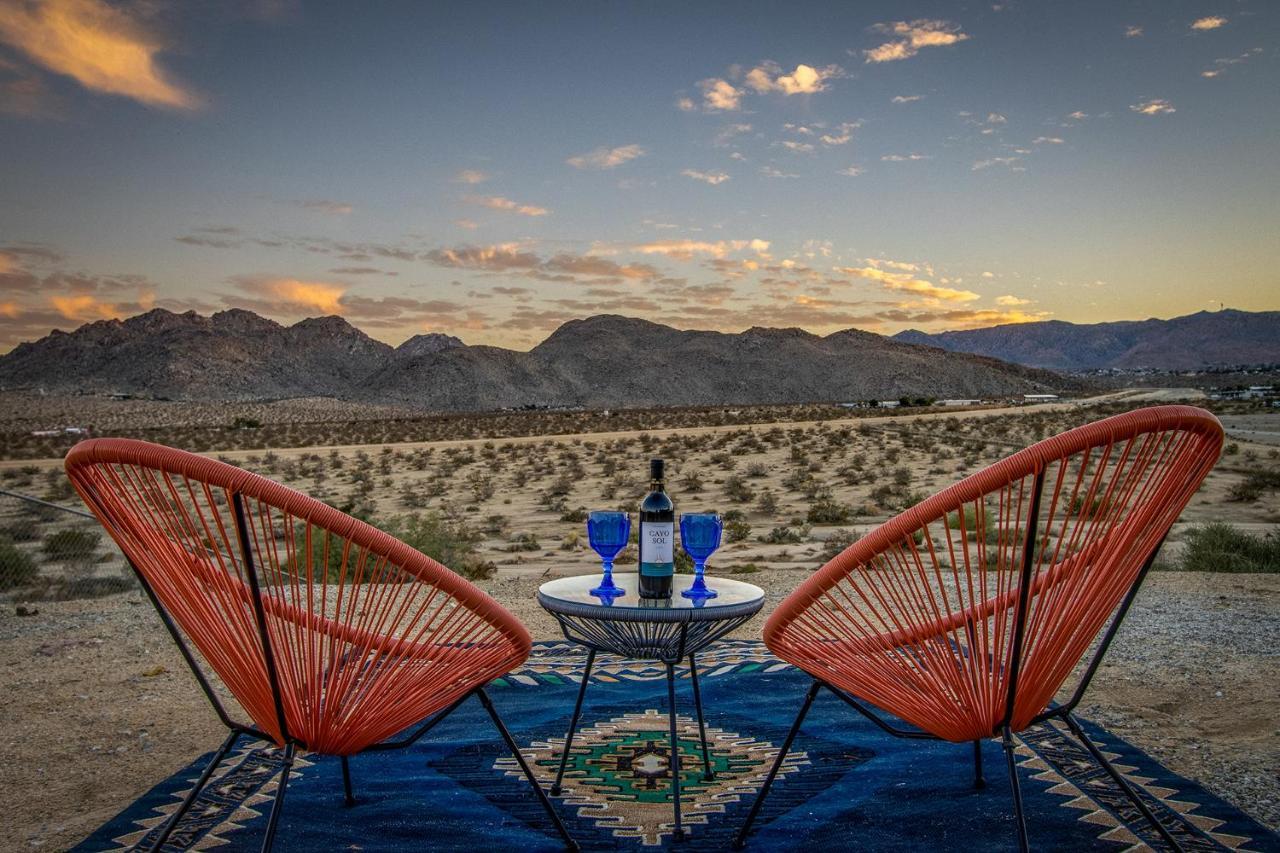 Sapphire Haven + Casita! Pool + Spa + Movie Theatre + 10 Min To Monument! Joshua Tree Exteriér fotografie