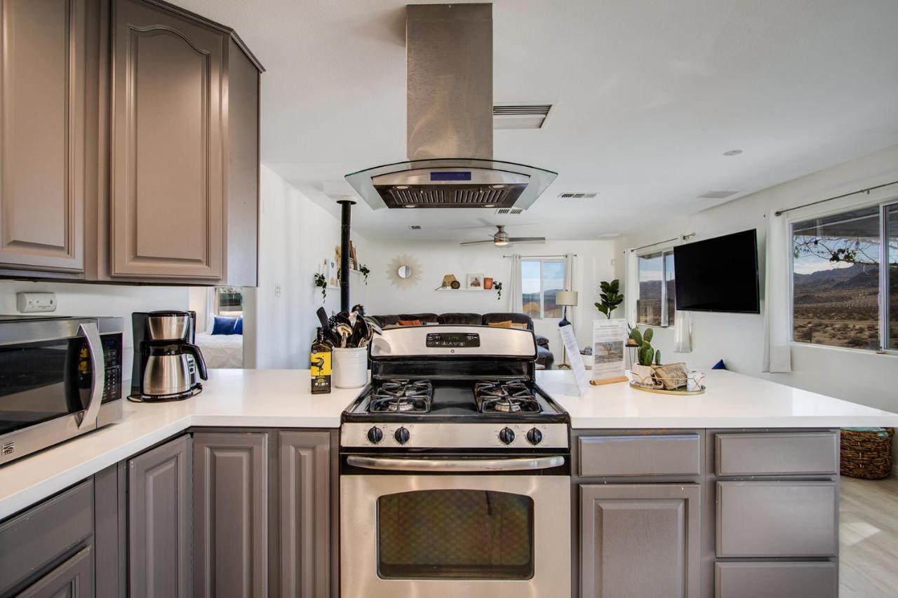 Sapphire Haven + Casita! Pool + Spa + Movie Theatre + 10 Min To Monument! Joshua Tree Exteriér fotografie