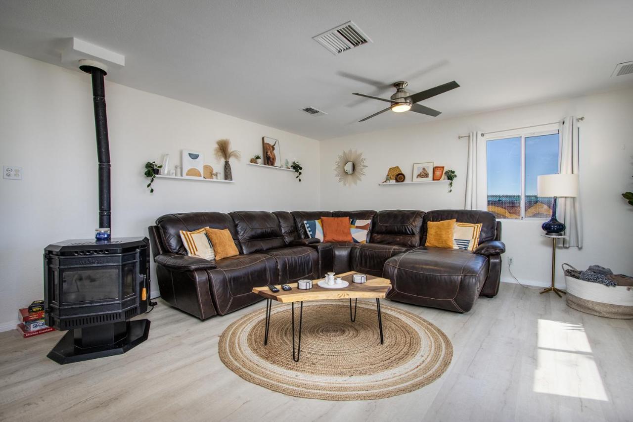 Sapphire Haven + Casita! Pool + Spa + Movie Theatre + 10 Min To Monument! Joshua Tree Exteriér fotografie