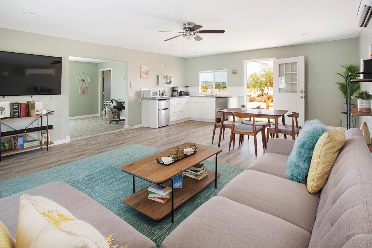 Sapphire Haven + Casita! Pool + Spa + Movie Theatre + 10 Min To Monument! Joshua Tree Exteriér fotografie