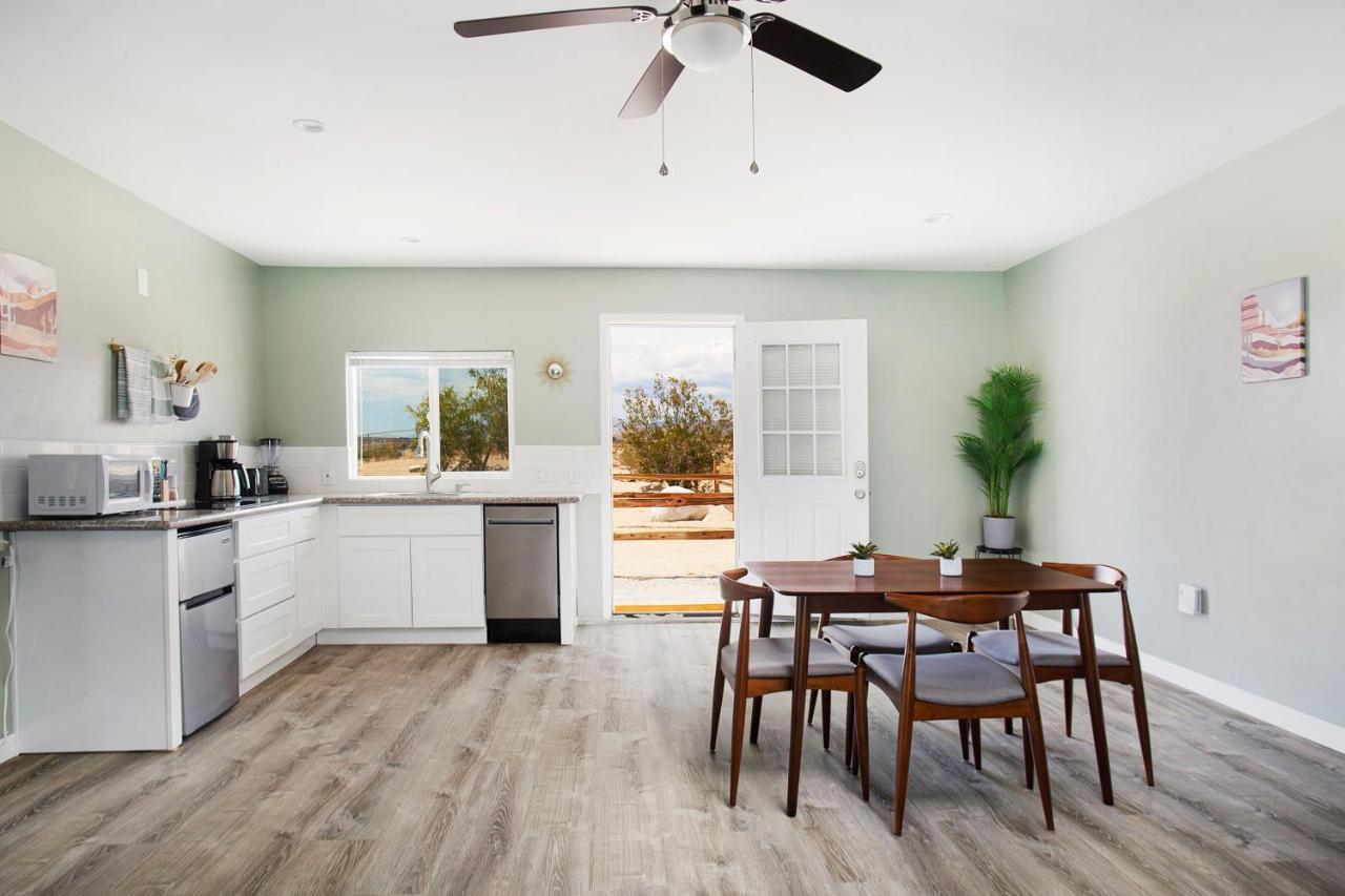 Sapphire Haven + Casita! Pool + Spa + Movie Theatre + 10 Min To Monument! Joshua Tree Exteriér fotografie